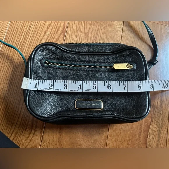Marc by Marc Jacob’s black leather crossbody bag - Picture 7 of 7